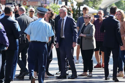 Der australische Premierminister Anthony Albanese am Tatort.