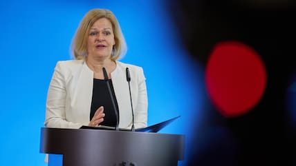 Bundesinnenministerin Nancy Faeser (SPD) sagt israelischen und jüdischen Einrichtungen Schutz mit höchster Priorität zu.