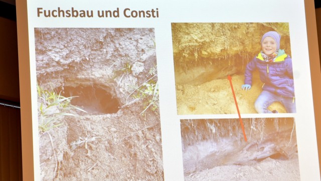 Archäologie: Der Fundort, ein Fuchsbau, mit dem stolzen Entdecker