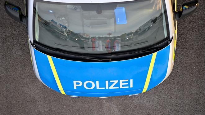 Ermittlungen: Ein Polizeiauto bei einem Einsatz