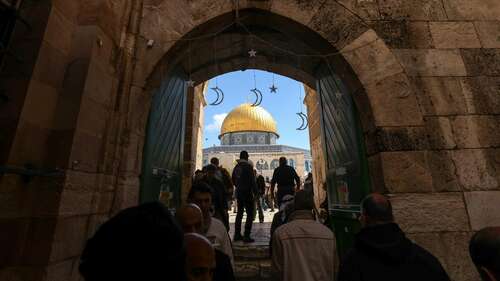 Umgang mit Gaza-Krieg: Gläubige während des Ramadan in der Nähe des Felsendoms auf dem Gelände der Al-Aksa-Moschee in der Altstadt von Jerusalem