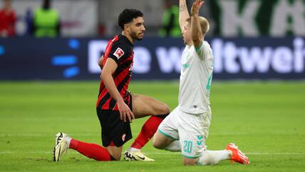 FRANKFURT AM MAIN, GERMANY - APRIL 05: Omar Marmoush of Eintracht Frankfurt looks on as Romano Schmid of SV Werder Bremen reacts during the Bundesliga match between Eintracht Frankfurt and SV Werder Bremen at Deutsche Bank Park on April 05, 2024 in Frankfurt am Main, Germany. (Photo by Alexander Hassenstein/Getty Images)