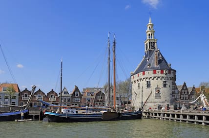 Holländische Architektur, Schifffahrt und Badestrände: Hoorn in den Niederlanden hat einiges zu bieten.