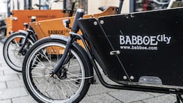 2024-02-15 10:44:30 AMSTERDAM  Ein Lastenfahrrad von Babboe. Auf Anordnung der niederländischen Behörde für Lebensmittel- und Verbraucherproduktsicherheit (NVWA) muss das Unternehmen den Verkauf seiner Lastenräder vorerst einstellen. Untersuchungen ergaben, dass in den letzten Jahren Hunderte von Rahmen kaputt gegangen sind. Auch Babboe muss die meisten Modelle zurückrufen. ANP EVA PLOVER