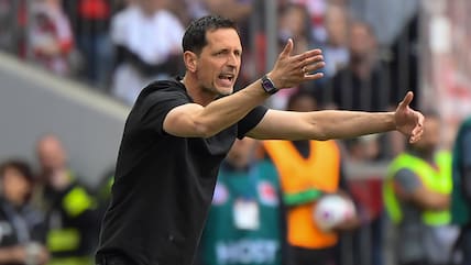 Eintracht Frankfurt um Trainer Dino Toppmöller hatte gegen den FC Bayern das Nachsehen.