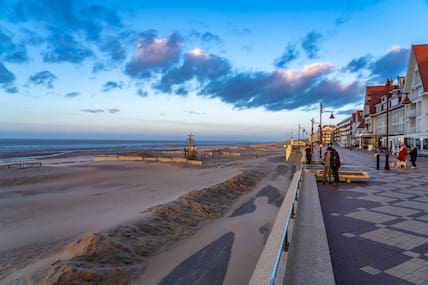 Abendstimmung an der Strandpromenade von De Haan.