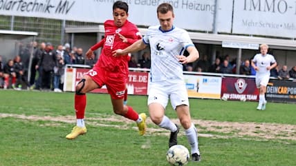 Luca Horn (r.) wird den FC Hansa Rostock im Sommer in Richtung Rödinghausen verlassen.