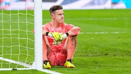 Niedergeschlagen: Barcelonas Keeper Marc-André ter Stegen nach der 2:3-Niederlage bei Real Madrid.