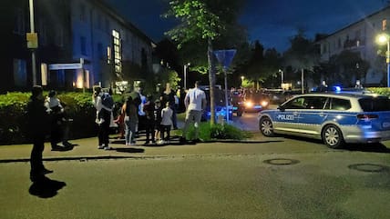 Bei einem Familienstreit am Sonntagabend in Lübeck-St. Gertrud drohte ein Mann mit einer Schreckschusspistole und löste einen Großeinsatz der Polizei aus.