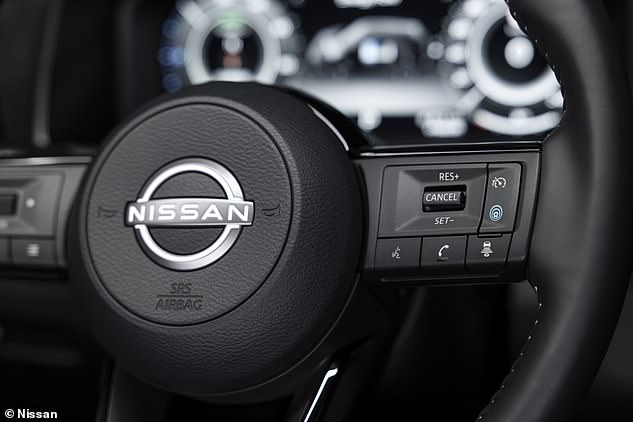 Steering wheel buttons prevail - with Nissan not keen to jump on the buttonless band wagon. The brand is aware people like buttons and that there are safety concerns with how distraction touchscreen-only new cars can be