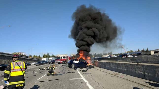 Northbound view of US-101 depicting the crashed Tesla on fire on March 23, 2018.
