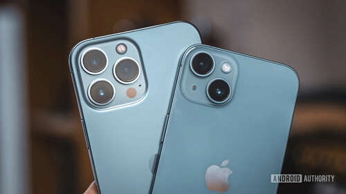 Apple iPhone 14 vs iPhone 14 Pro Max backs