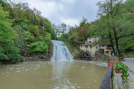 Schönes Ausflugsziel: Die alte Mühle nebst Wasserfall.