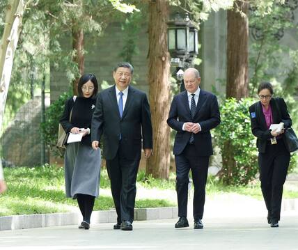 Beim Treffen des chinesischen Präsidenten Xi Jinping mit Bundeskanzler Olaf Scholz ging es auch um eine Lösung für den Ukraine-Krieg.