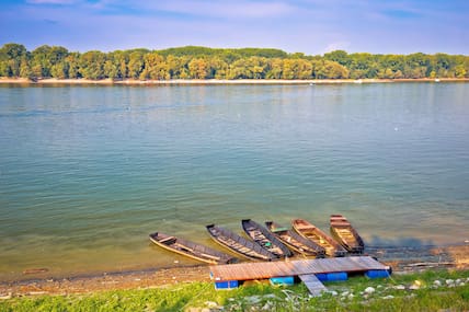 Am Ufer der Donau bieten Strände die Möglichkeit einer Abkühlung.