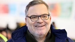 ARCHIV - 12.11.2022, Nordrhein-Westfalen, Winterberg: Elton, Moderator der "TV total Wok WM" von ProSieben, steht am Eiskanal der Bob- und Rodelbahn in Winterberg. Elton wird bald auch im RTL-Programm zu sehen sein. Der Kölner Privatsender strahlt ab Herbst Eltons Show «Blamieren oder Kassieren» aus. Foto: Thomas Banneyer/dpa +++ dpa-Bildfunk +++