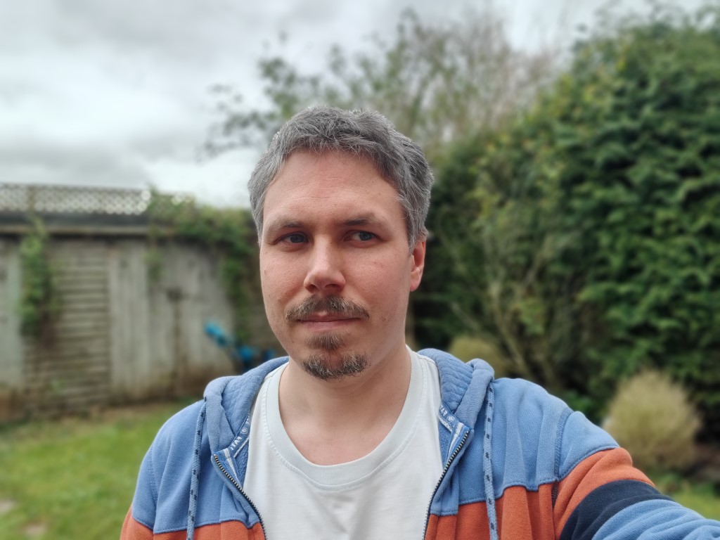 HONOR Magic 6 Pro camera sample selfie outdoors