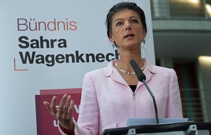 Sahra Wagenknecht gibt ein Pressestatement im Paul-Löbe-Haus.