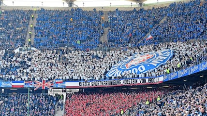 Mehrere Tausend Fans von Holstein Kiel werden am Sonnabend ihre Mannschaft gegen den Hamburger SV unterstützen. Bei der Anreise zum Volksparkstadion ist aber Geduld gefragt.