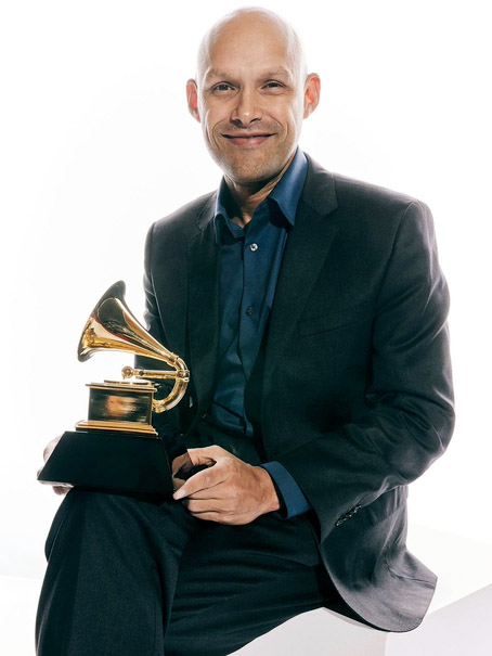 Miguel holding his Grammy