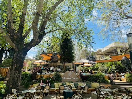 "Instagrammable": Der Millenium Garden on der Nähe der Toptani Mall.