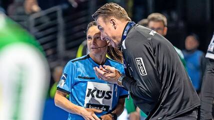 „Ich fühle mich heute nicht gut behandelt und habe die nötige Linie, das nötige Niveau vermisst.“ THW-Trainer Filip Jicha haderte nach der Partie mit der Leistung der Schiedsrichterinnen Maike Merz (Foto) und Tanja Kuttler. 