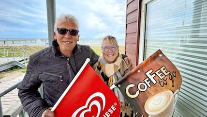 Kaffee, Tee, alkoholfreie Getränke und abgepacktes Eis soll es im Strandkorbverleih an Aufgang 6 bei Maik und Karin Menzel geben.