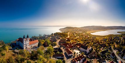 Auf Sonne und Badespaß musst du in Tihany am Plattensee garantiert nicht verzichten.