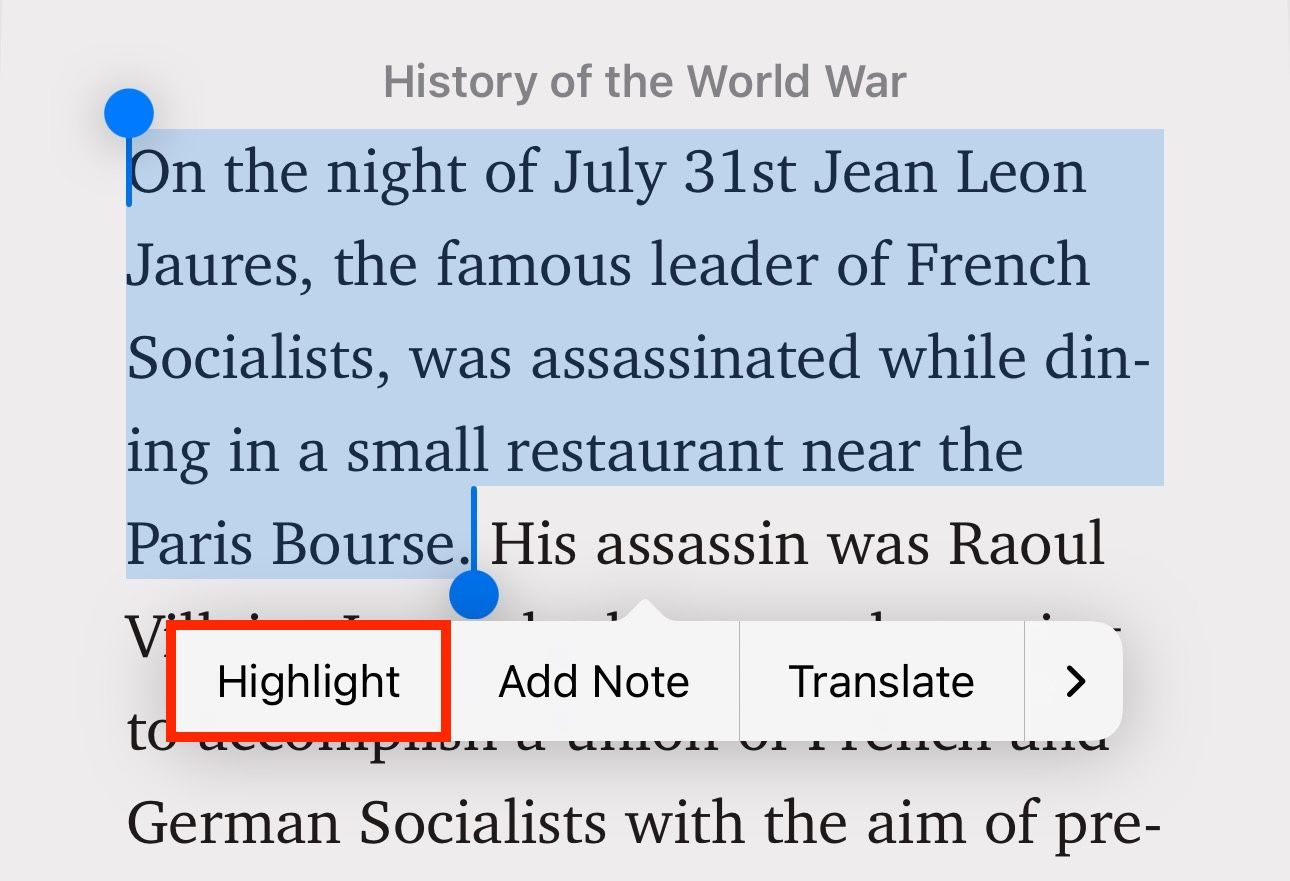 Highlighting a paragraph in the Apple Books app on an iPhone.