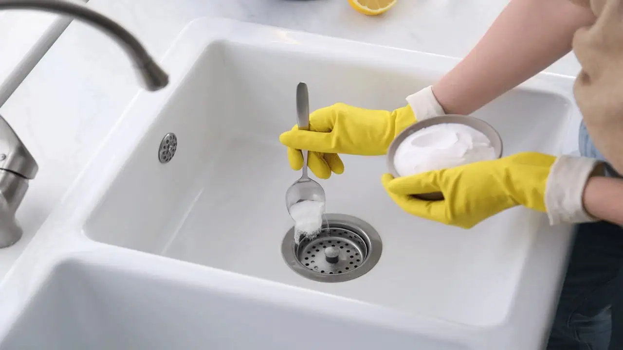 cleaning-clogged-sink