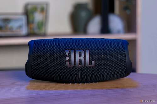 The front of the JBL Charge 5 with logo showing