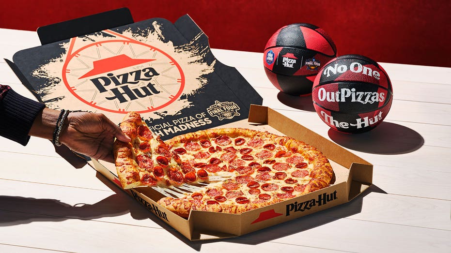 Pizza Hut box