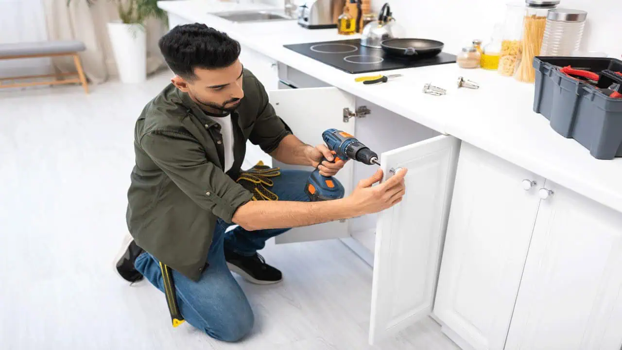 replacing-cabinet-hardware