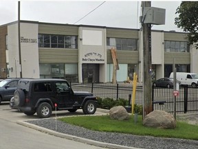 Bais Chaya Mushka Elementary School, exterior