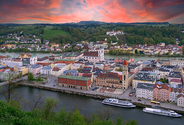 Der Ausblick nahe der Feste Oberhaus auf die Dreiflüssestadt Passau.