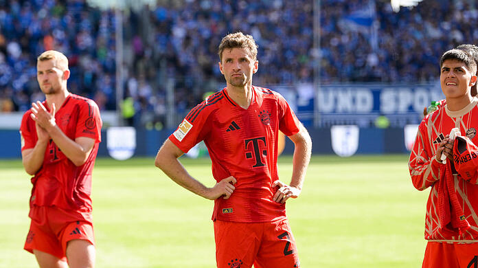 Nach der 2:4-Niederlage in Sinsheim gibt Thomas Müller (m.) zu, dass er nicht das Gespräch mit den Verantwortlichen des FC Bayern bezüglich einer Weiterbeschäftigung von Thomas Tuchel gesucht hat.