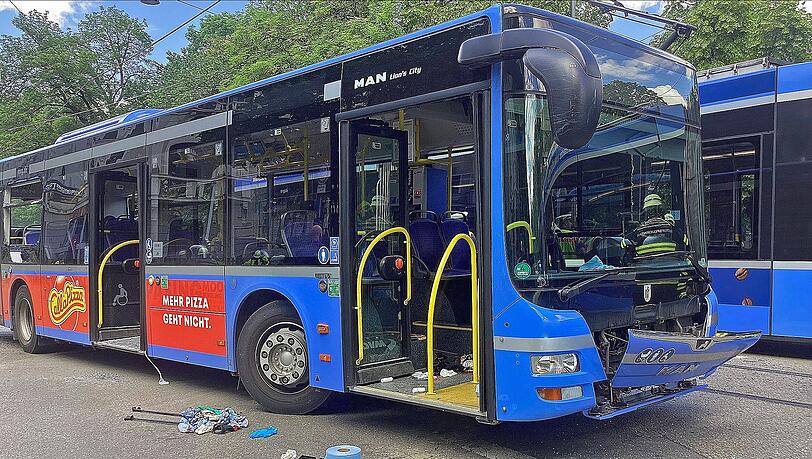 Schwerer Unfall in München Neuhausen zwischen Bus und Tram