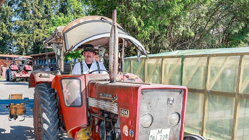 Sein Papa Franz Grünwald (64) bewirtschaftet den Hof mit ihm zusammen.