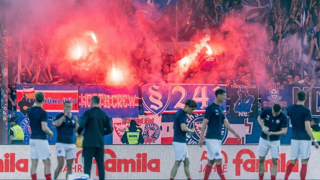 2. Liga : Holstein Kiel feiert den ersten Bundesliga-Aufstieg der Vereinsgeschichte.