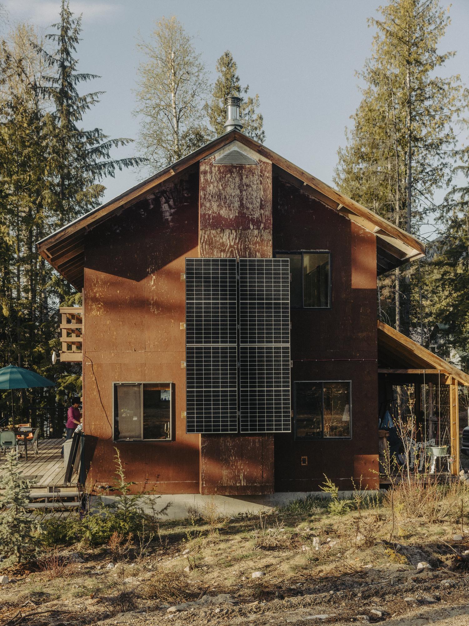 Mitzi Shields grew up on a farm in Jamaica. After moving to Canada in 1999, she dreamed of living in a house near the woods with a garden by the water.