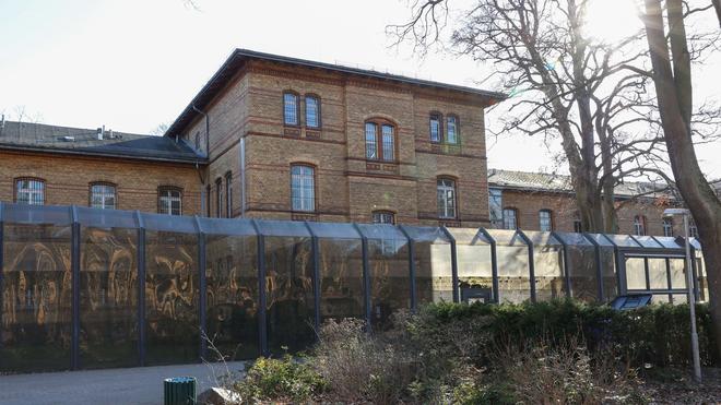 Ermittlungen: Eines der Gebäude vom Krankenhaus-Maßregelvollzug auf dem Gelände der Karl-Bonhoeffer-Nervenklinik.