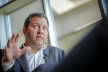 Lars Klingbeil, SPD-Bundesvorsitzender, spricht in einem Interview mit Journalisten der Deutschen Presse-Agentur.