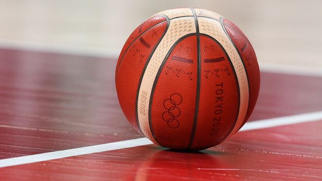 Basketball Bundesliga: Ein Basketball liegt auf dem Spielfeld.