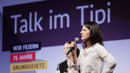 Außenministerin Annalena Baerbock (Bündnis 90/Die Grünen), aufgenommen bei einem Bürgerdialog im Rahmen des Demokratiefests in Berlin.