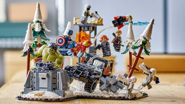 Image for article titled Lego&#39;s New Avengers Set Lets You Recreate One of the Coolest Shots in the MCU&#39;s History