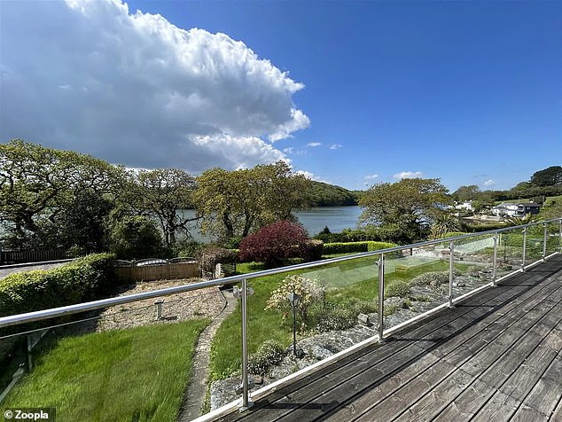 The star of the show for this bungalow in its current condition are the surrounding views