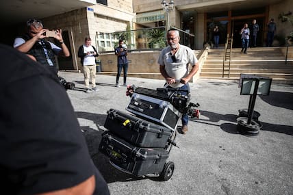Bei einer Razzia in den Bürogebäuden des arabischen Senders in Israel wurden Unterlagen und Kameraequipment beschlagnahmt.