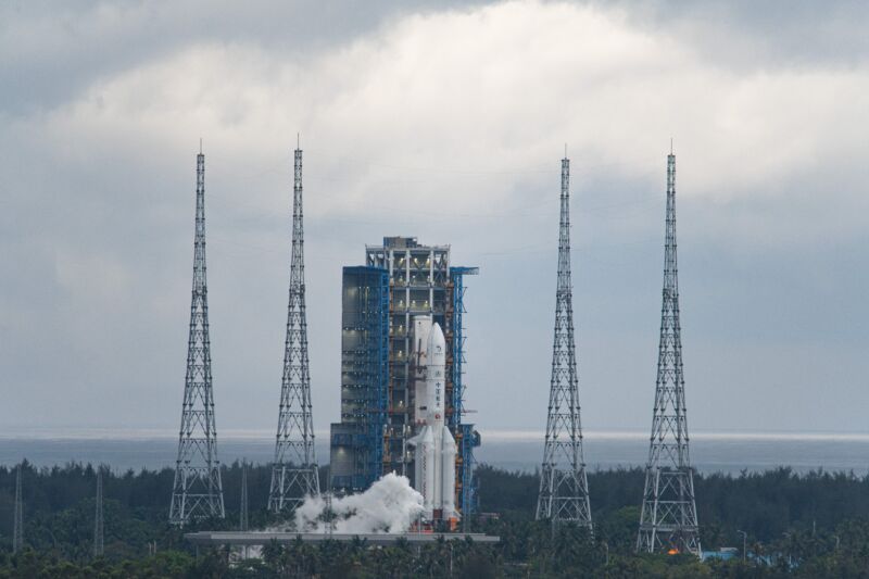 A Long March 5 rocket carrying the Chang'e-6 lunar probe blasts off from the Wenchang Space Launch Center on May 3, 2024 in Wenchang, China.