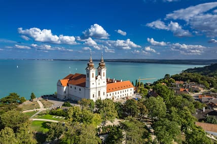 Die Region am Plattensee in Ungarn bietet nicht nur malerische Ausblicke, sondern auch traumhafte Eispreise.