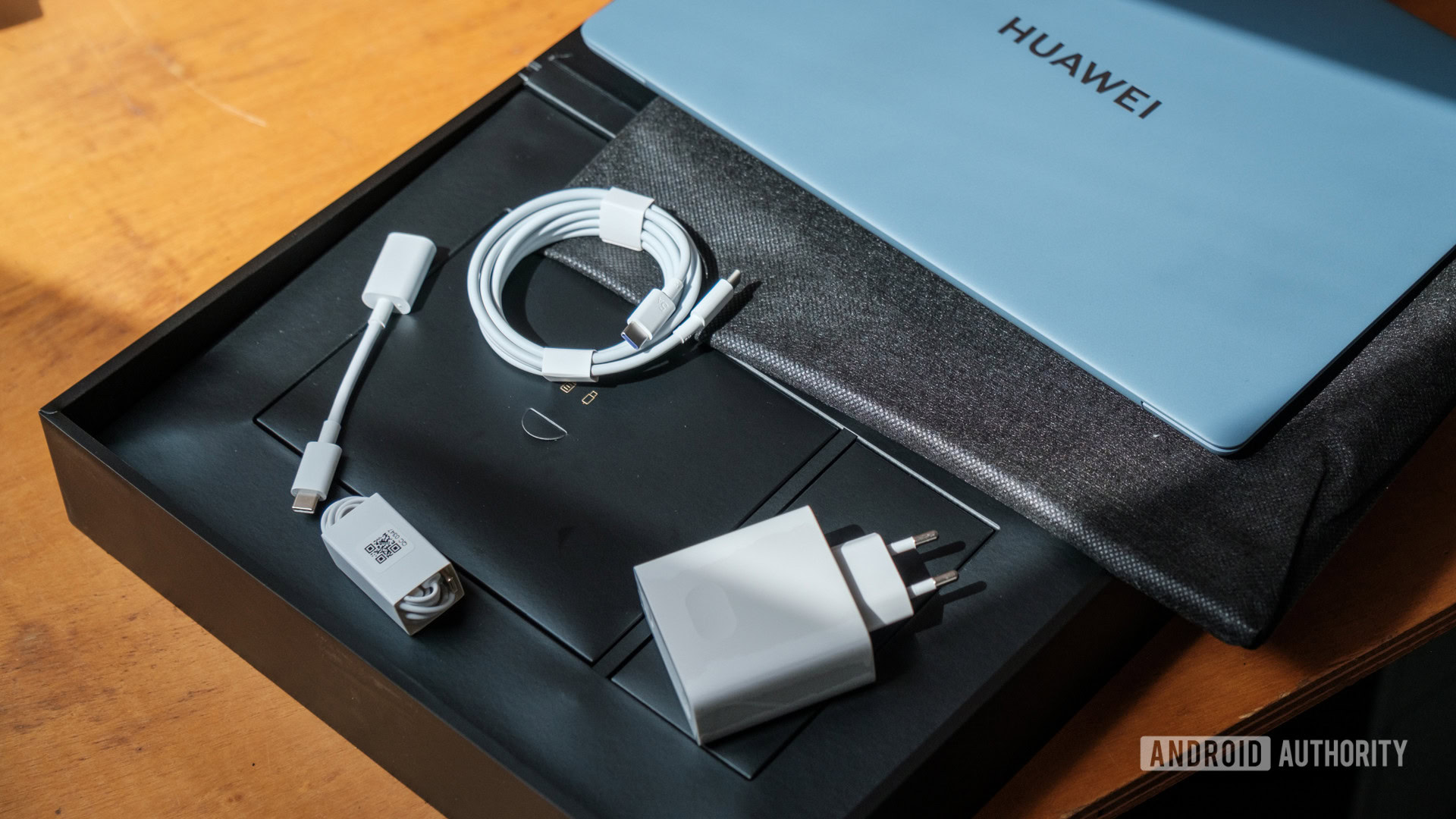 Huawei MateBook X Pro 2024 box contents